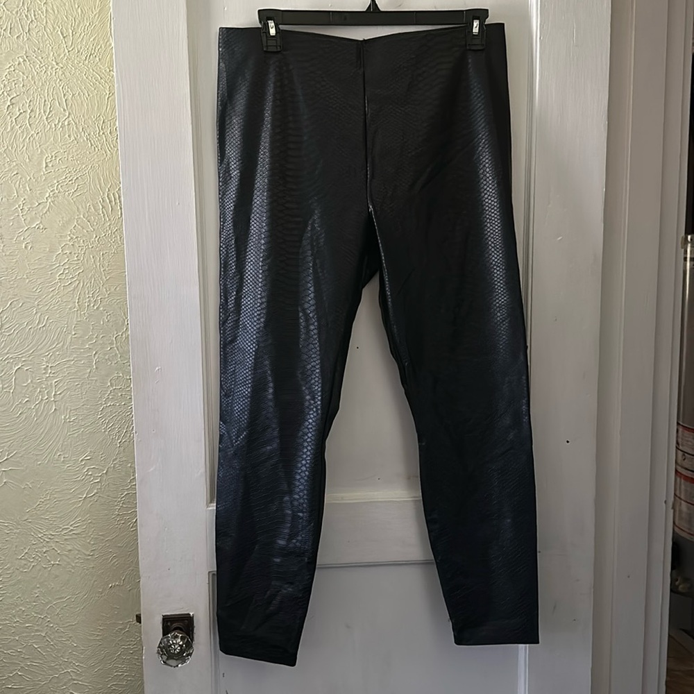 NWT Hue Super Sleek Bonded Waistband Faux Leather Pull On Legging Pants